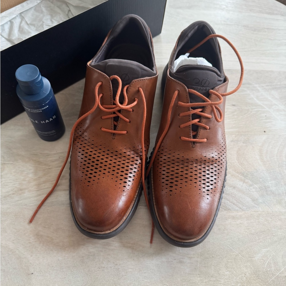 Cole Haan Men's 2.ZERØGRAND Laser Wingtip Oxford in British Tan/Java 11.5 - Picture 2 of 8